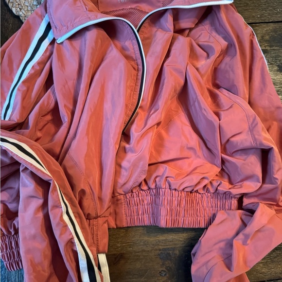 Love Tree Women's Pink Cropped Windbreaker Jacket size large - Picture 3 of 4